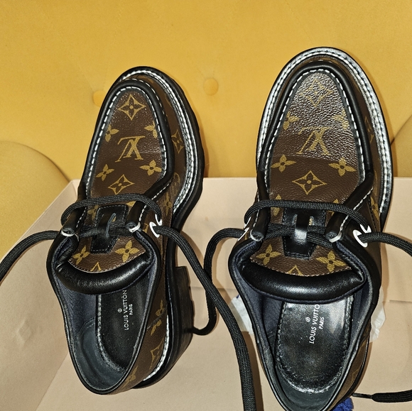 Louis Vuitton Laced Loafers barely worn Size 9 Brown - Picture 10 of 10
